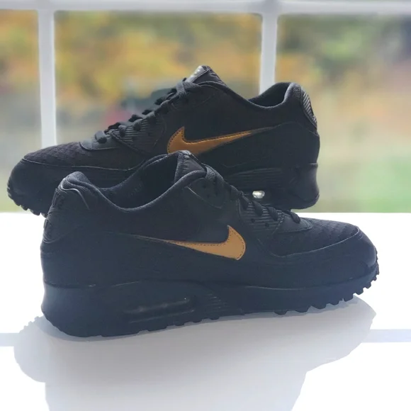 Size 9.5 Men- Nike Air Max 90 - Picture 2 of 3